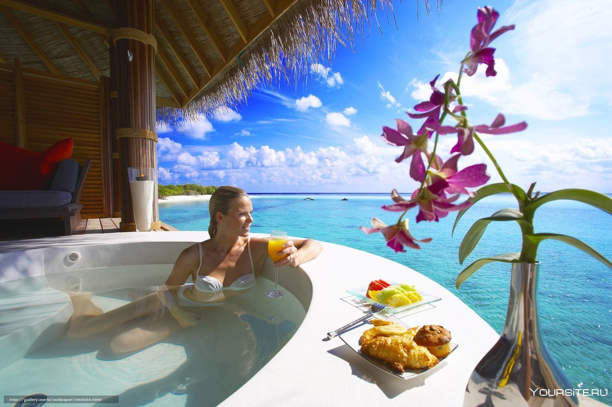Мальдивы девушка бассейн