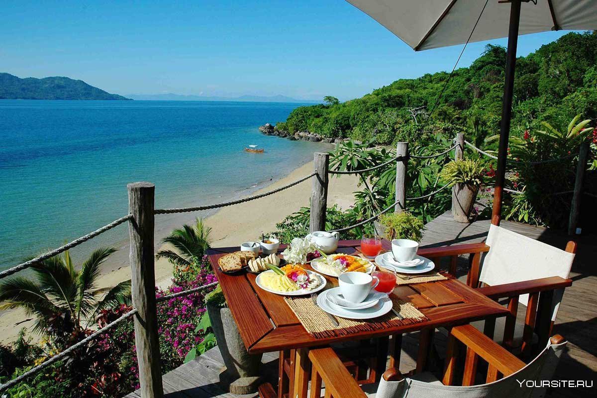 Завтрак на берегу океана