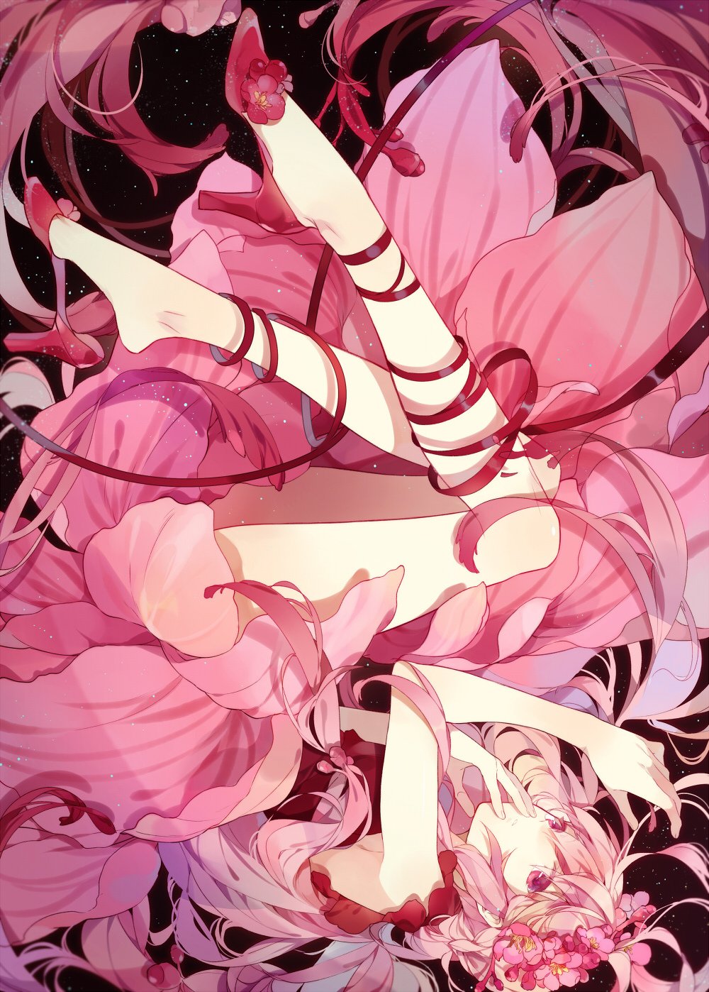 Аниме девушка в розовом платье