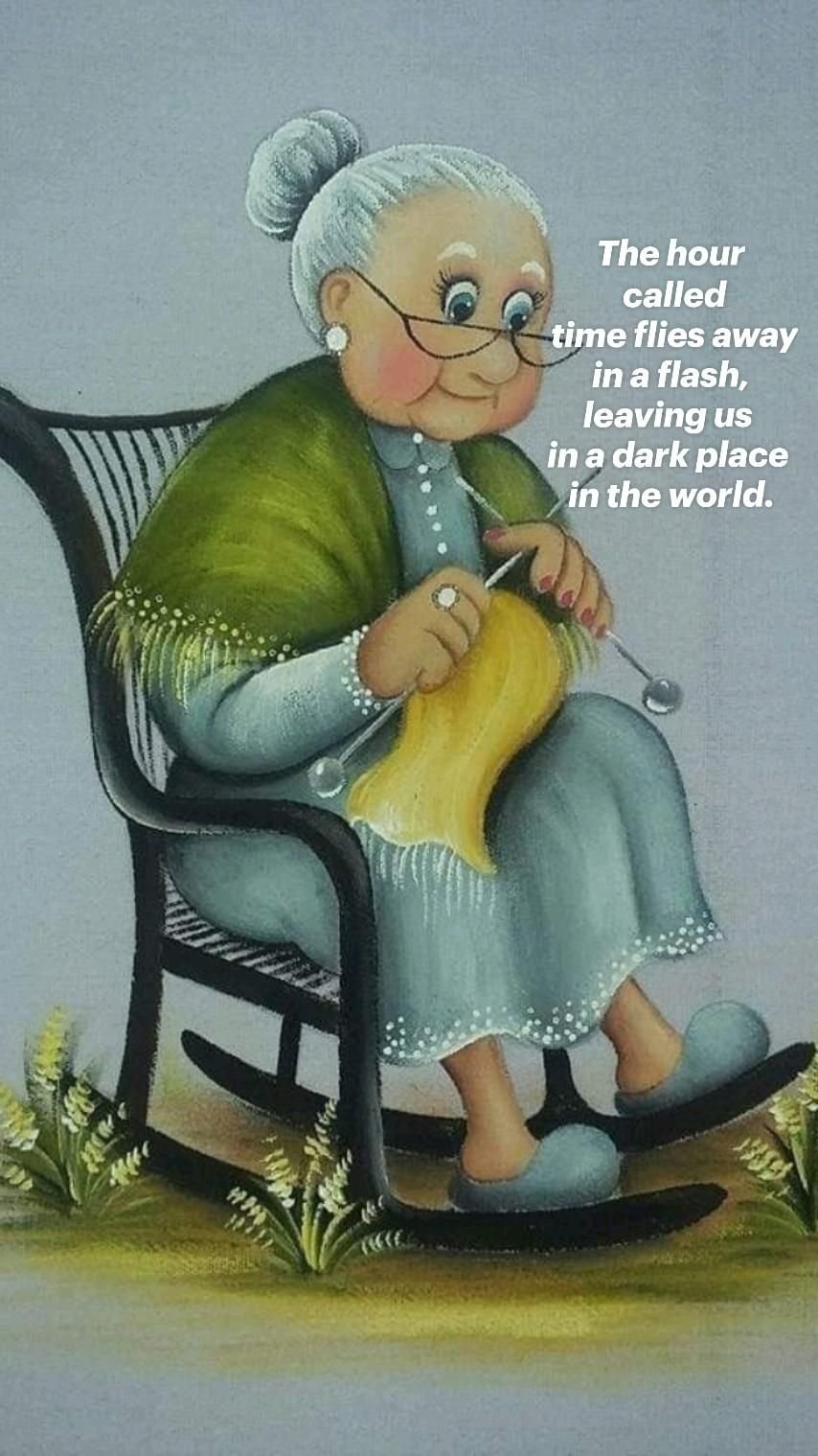 Старушка в кресле качалке