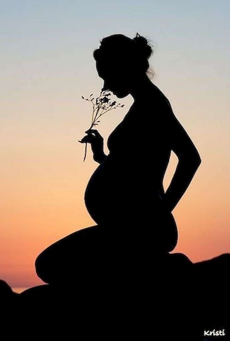 Силуэт беременной девушки