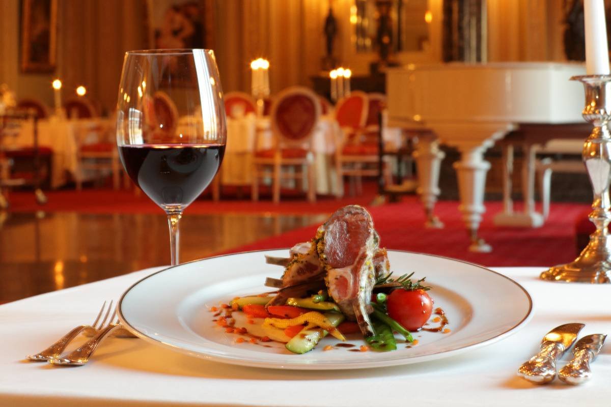 Столик в ресторане