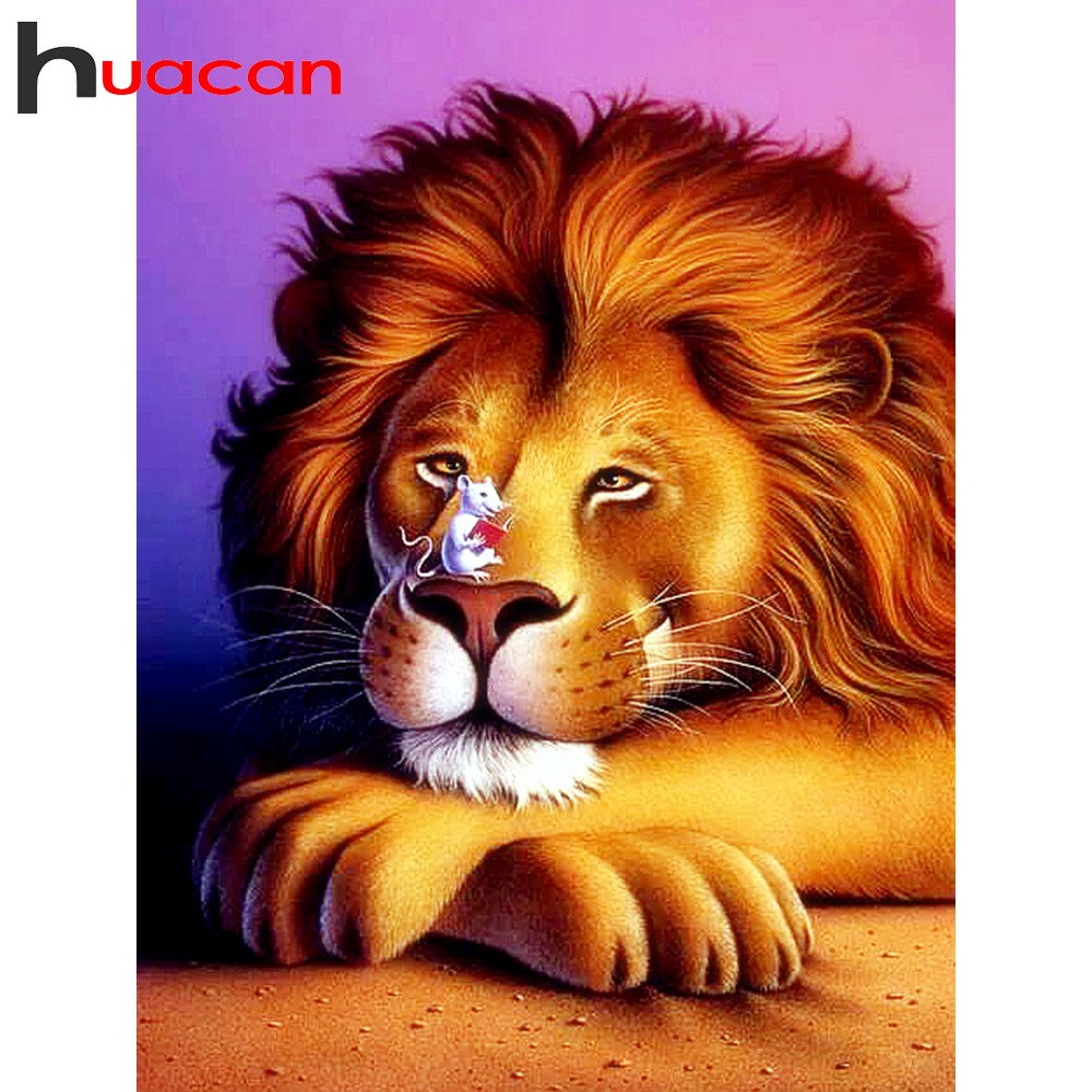 Львенок с подарком