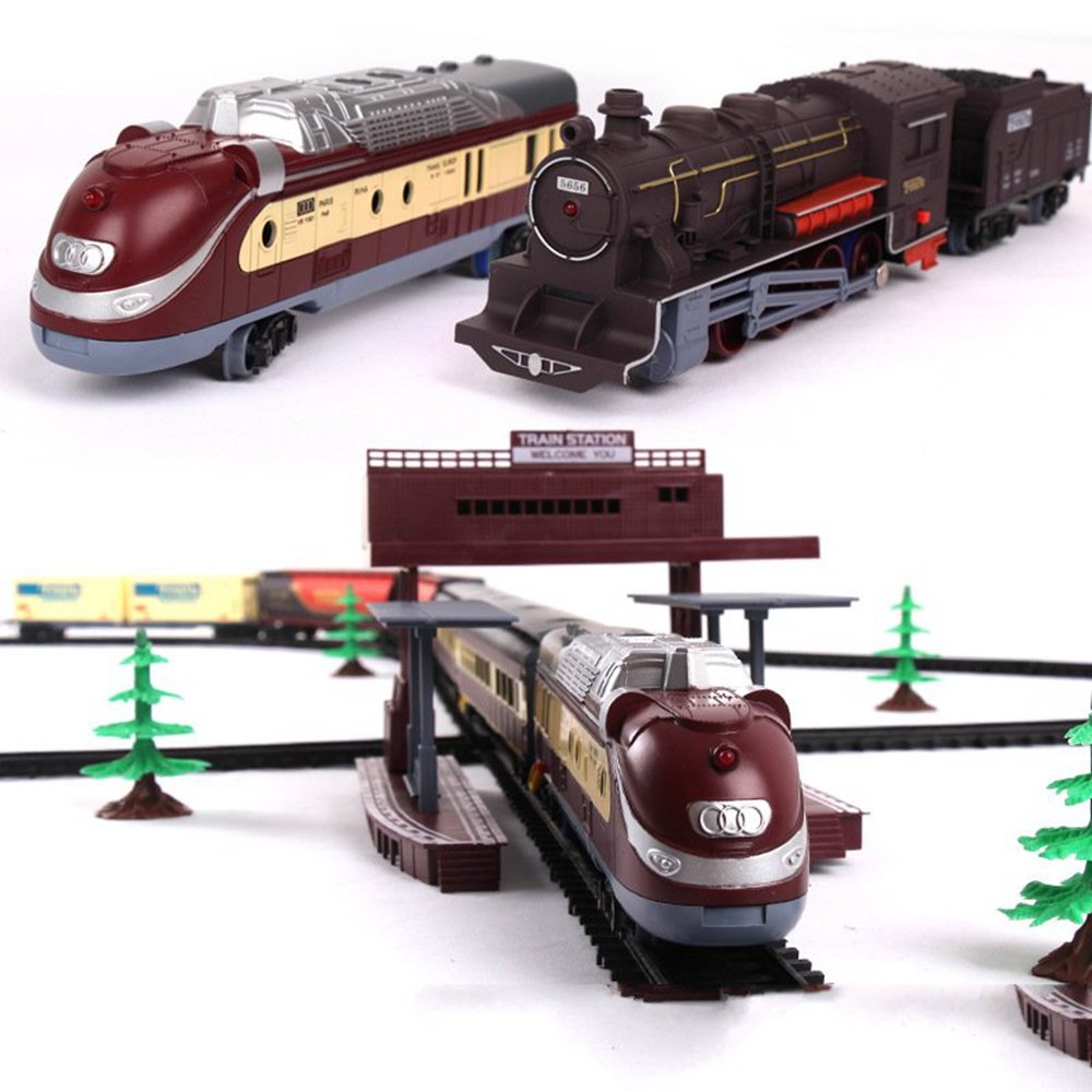 Поезд с цветными вагонами