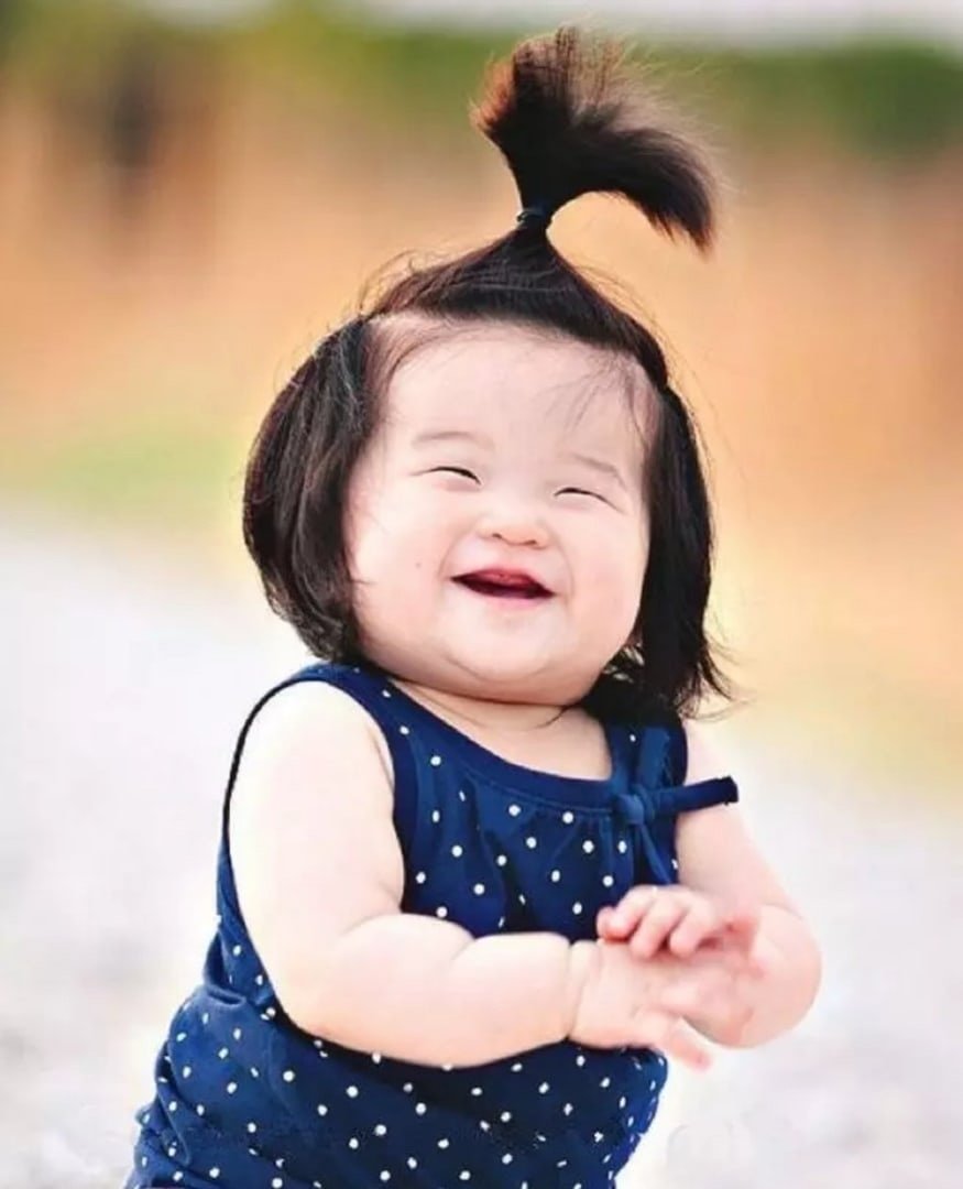 Смешная девочка