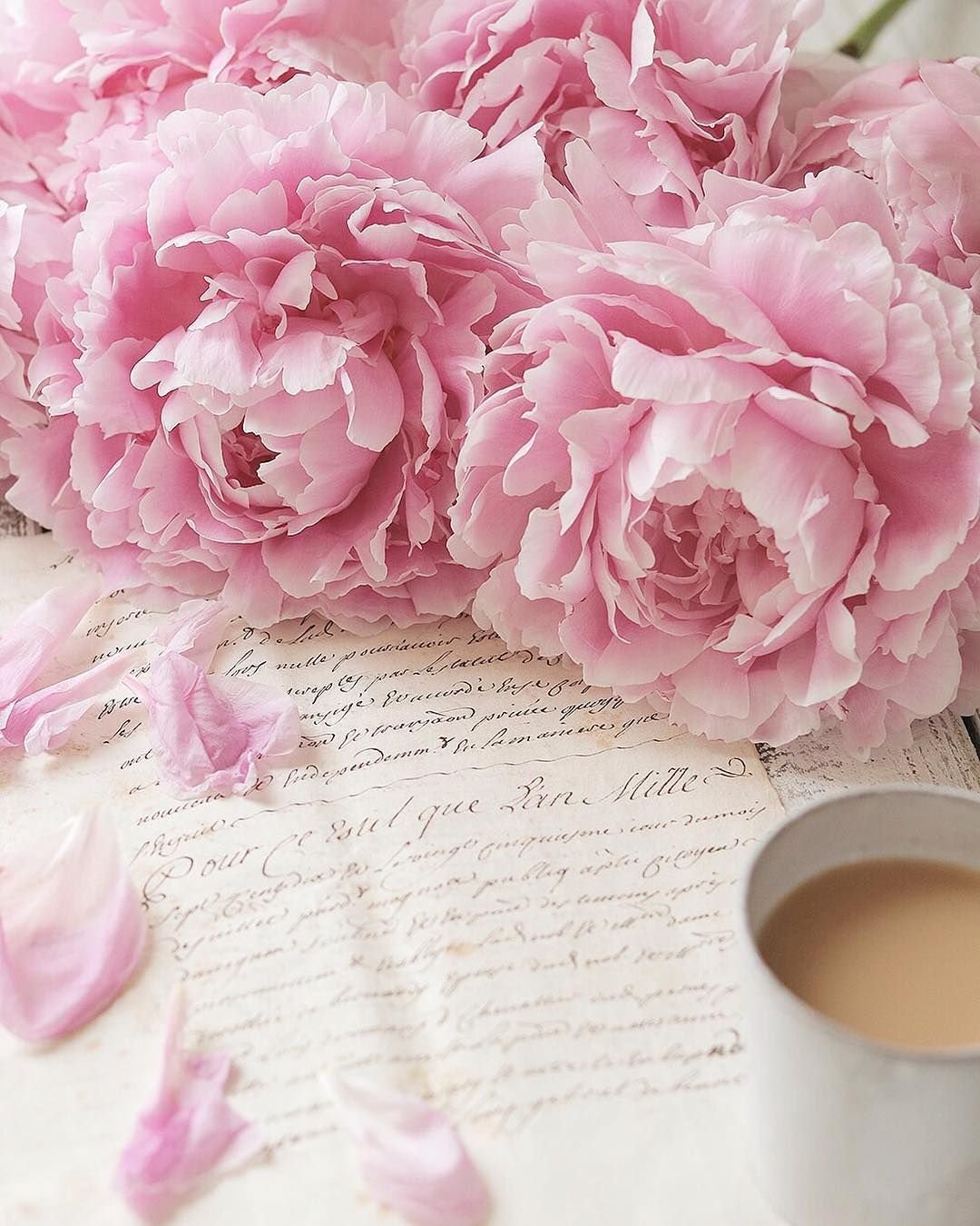 Нежный букет пионов