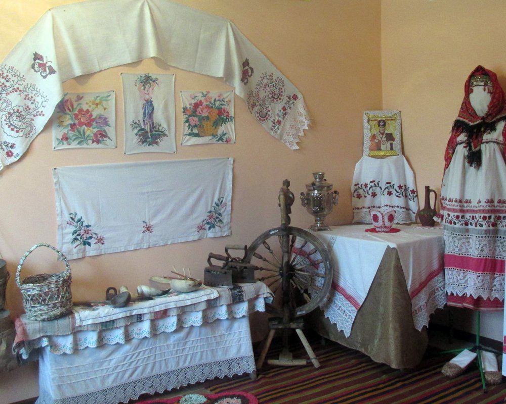 Уголок старины в доме культуры