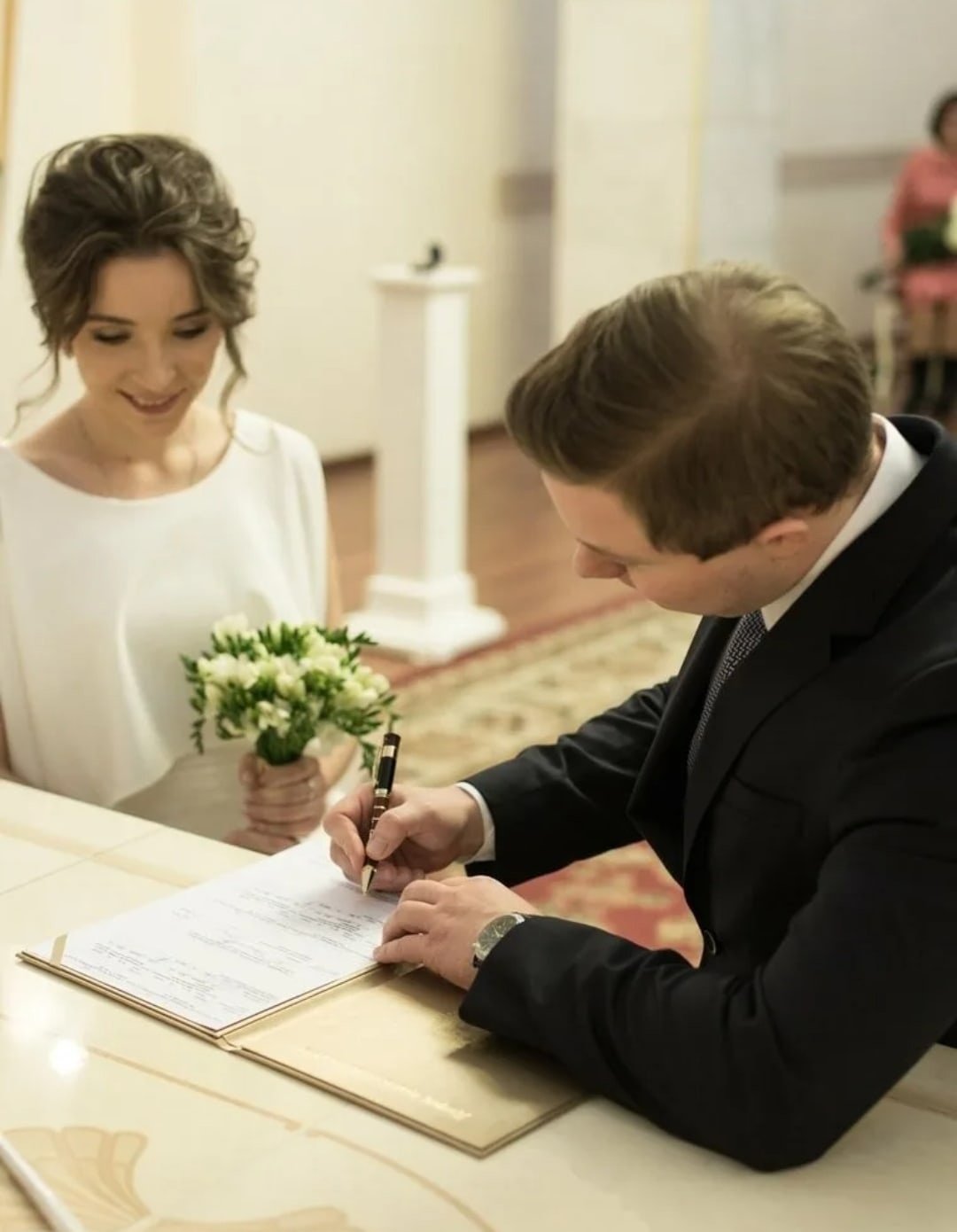 Дворец бракосочетания Киров розовый зал