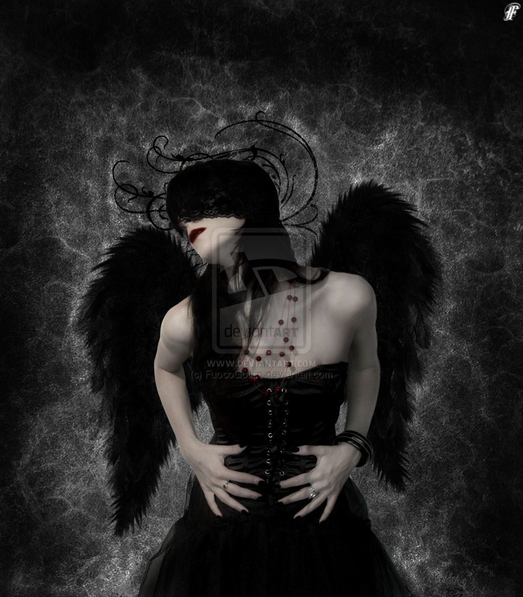 Красивая девушка ангел с крыльями