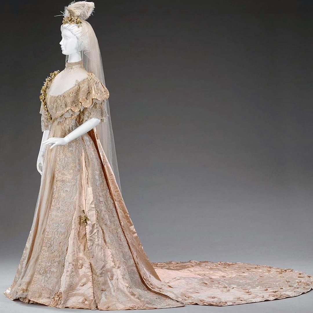 Жених и невеста в стиле бохо