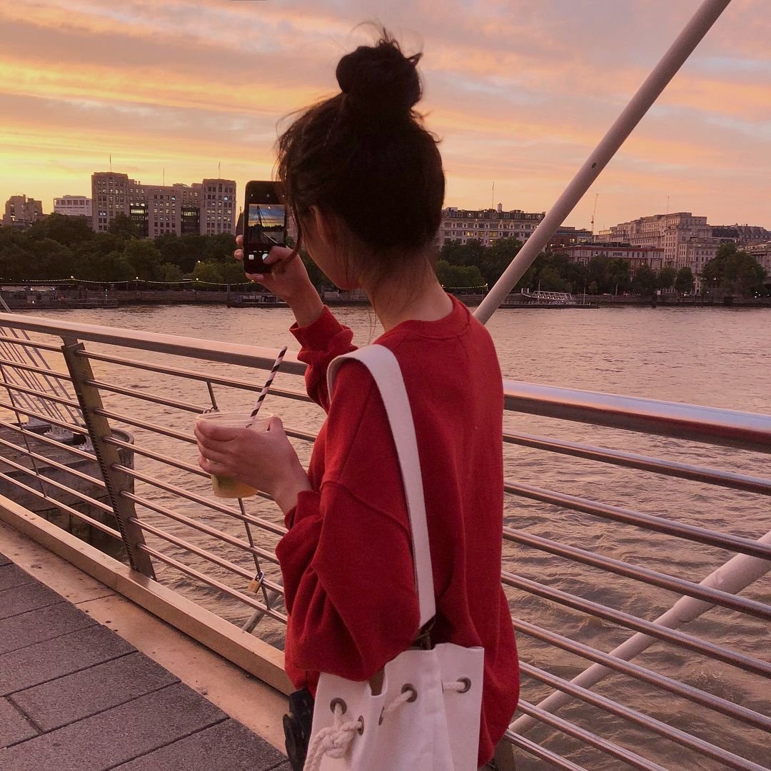 Корейские парни с котиками