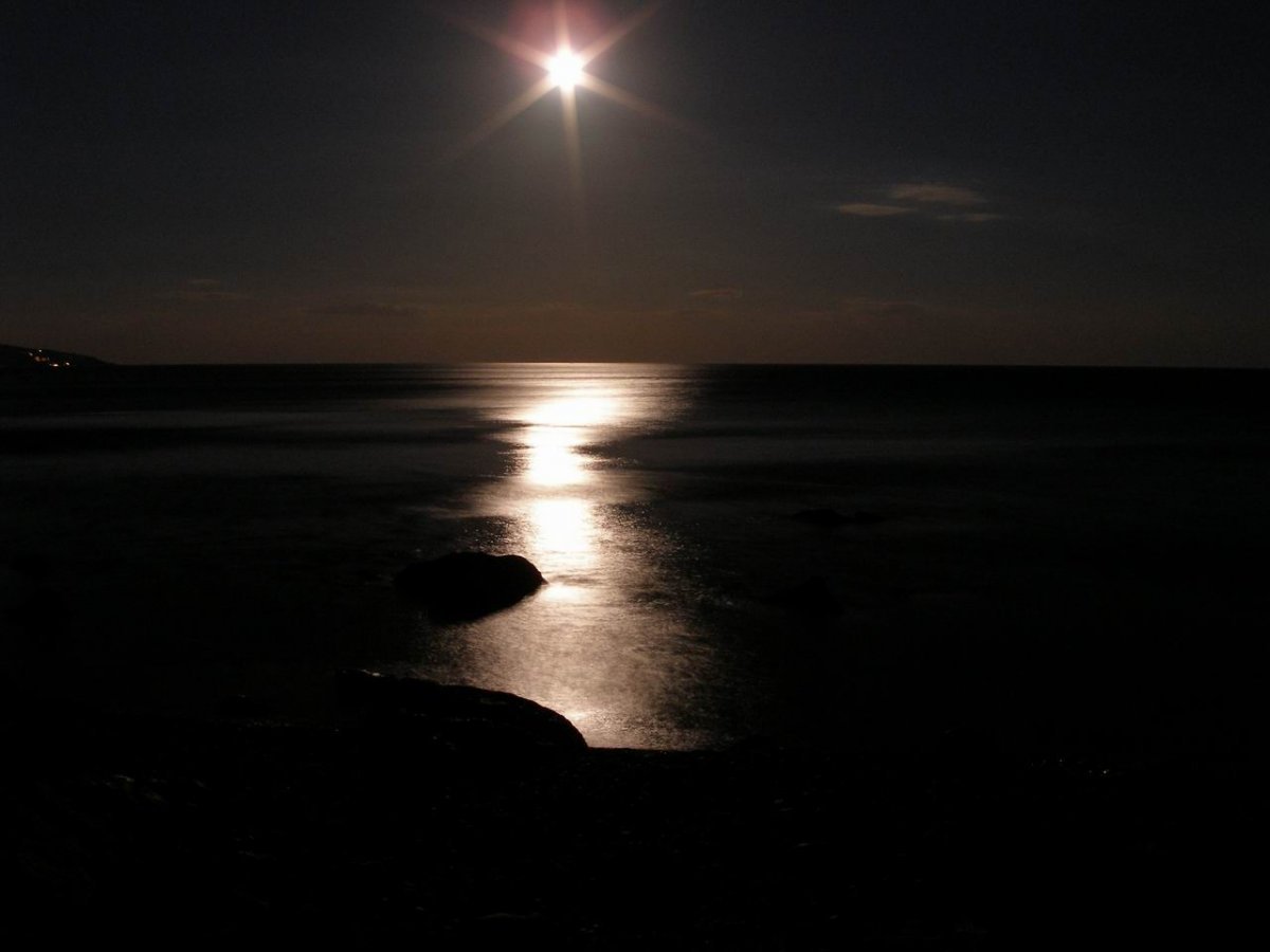 Лунная дорожка на море