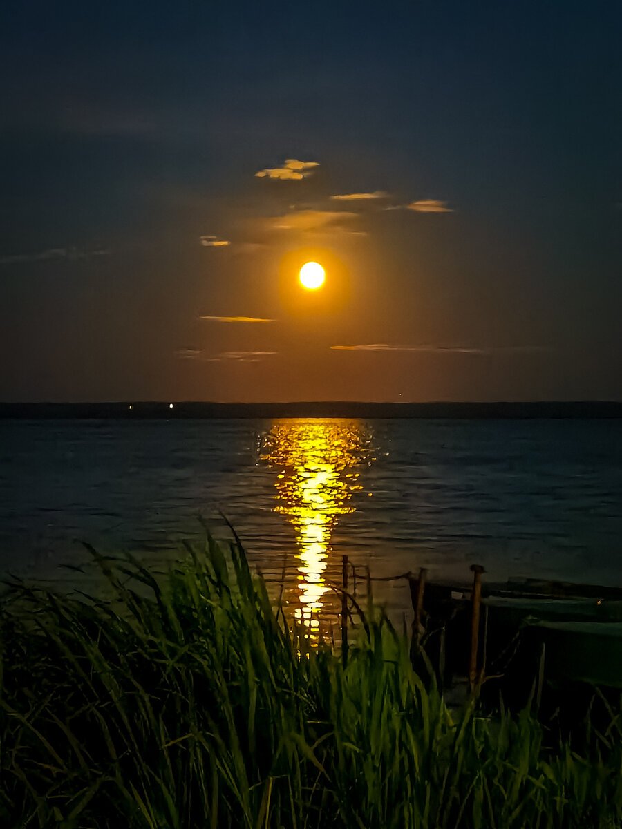 Ночь в море