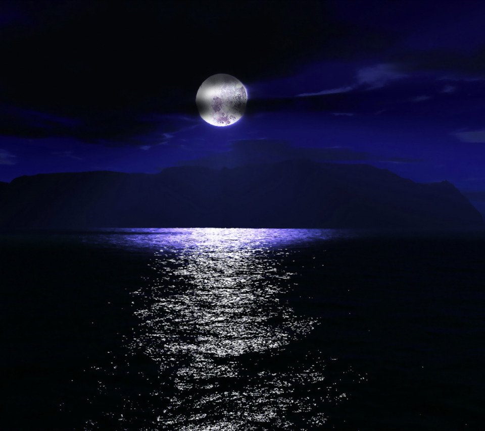 Луна и море
