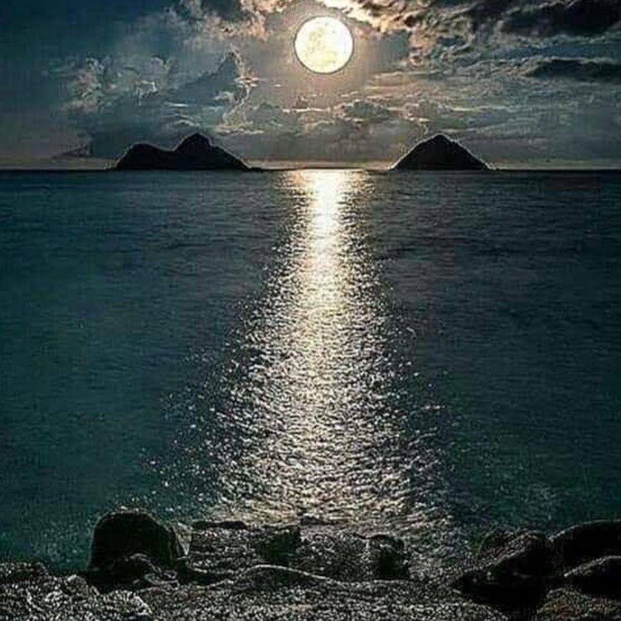 Лунная дорожка на Байкале