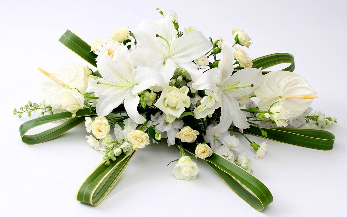 Букет белых лилий