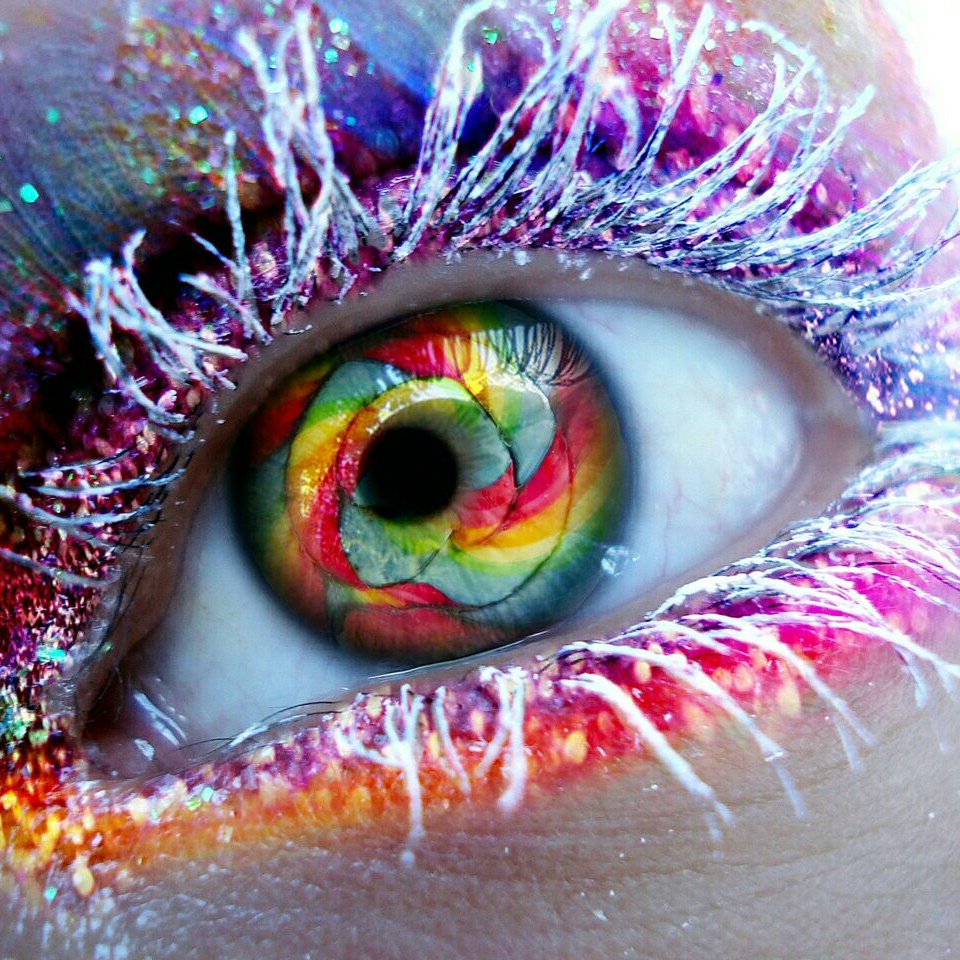 Харли Квинн с жевательной резинкой