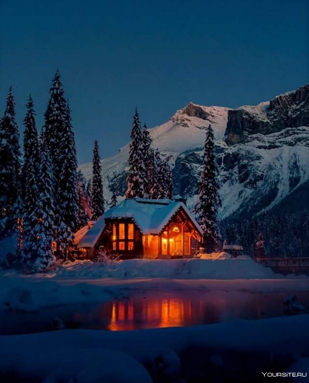 Домик в зимнем лесу