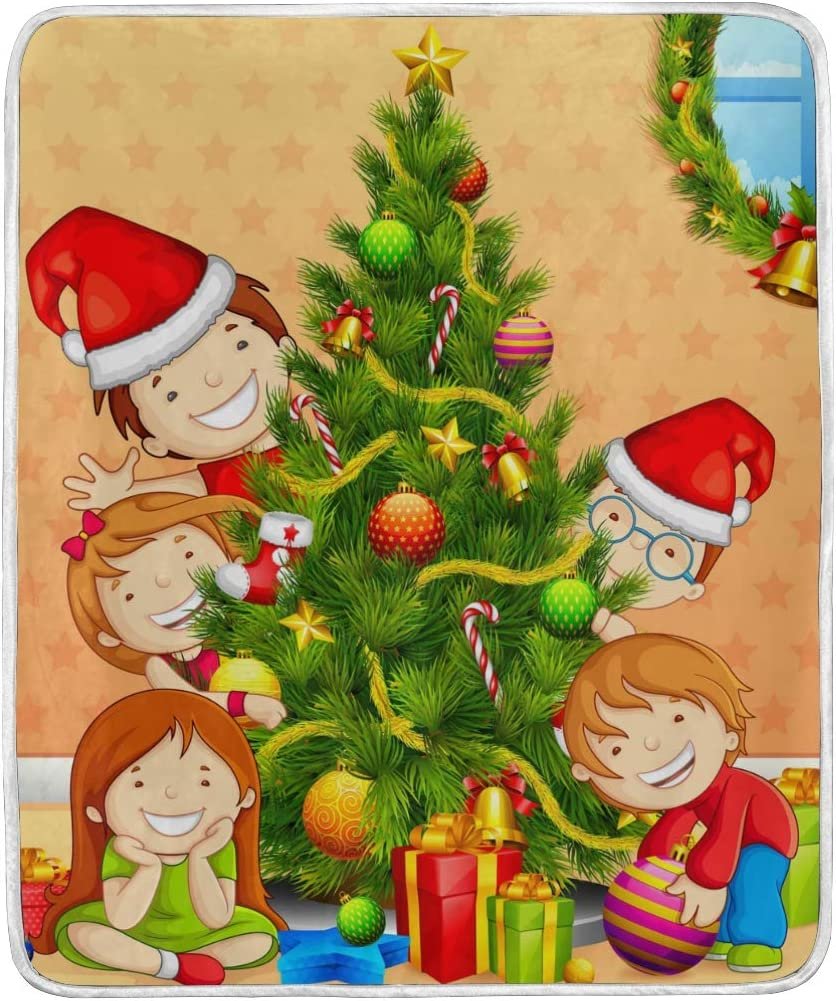 Дети на новогоднем празднике в детском саду