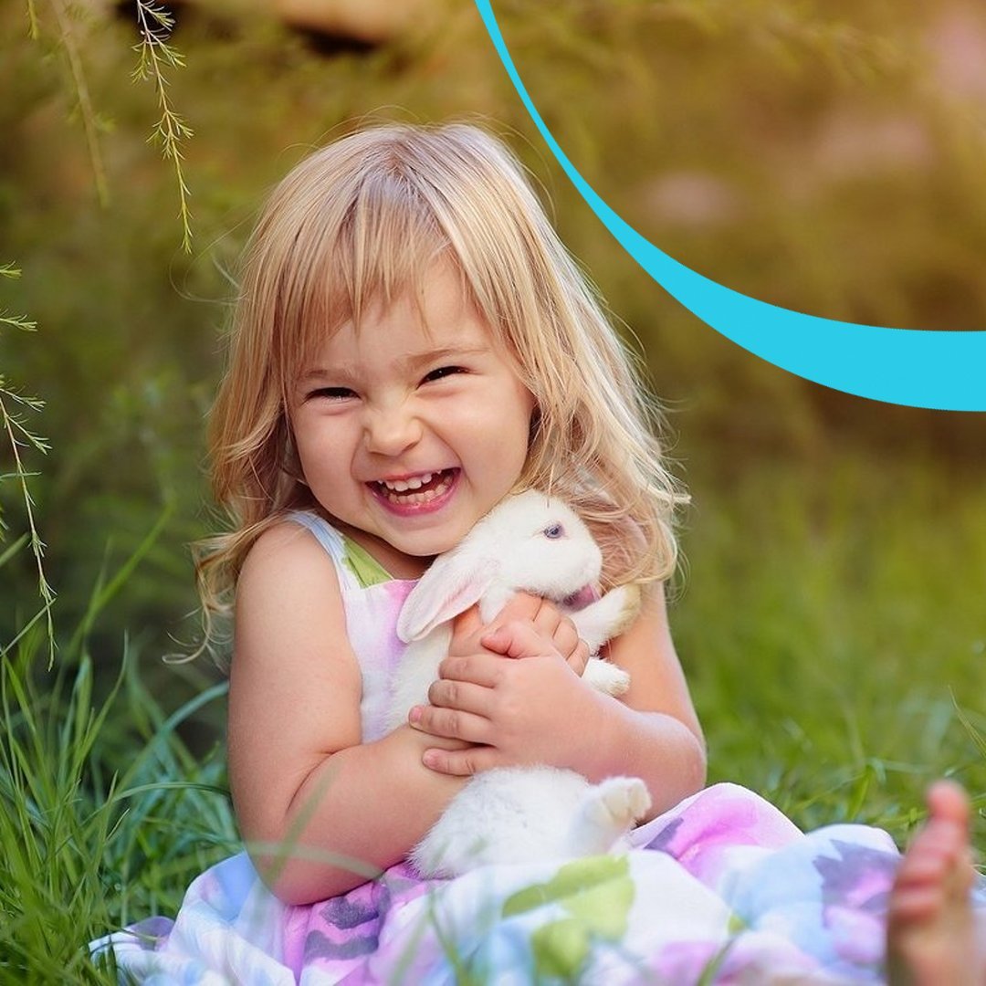 Ребенок улыбается