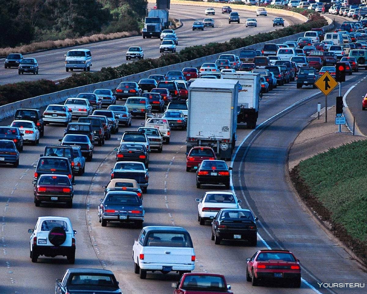 Автобомибили на дороге