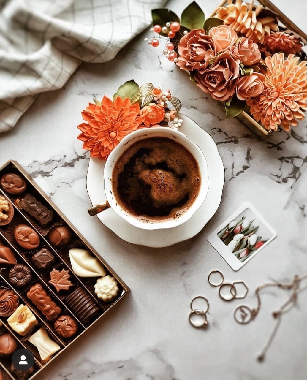 Кофе с шоколадными конфетами