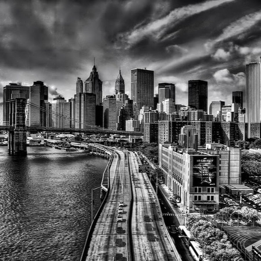 Картина черно-белый город