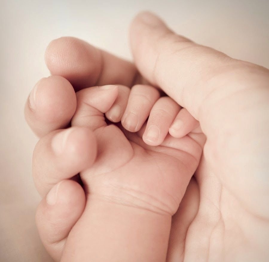 Ручка малыша и мамы