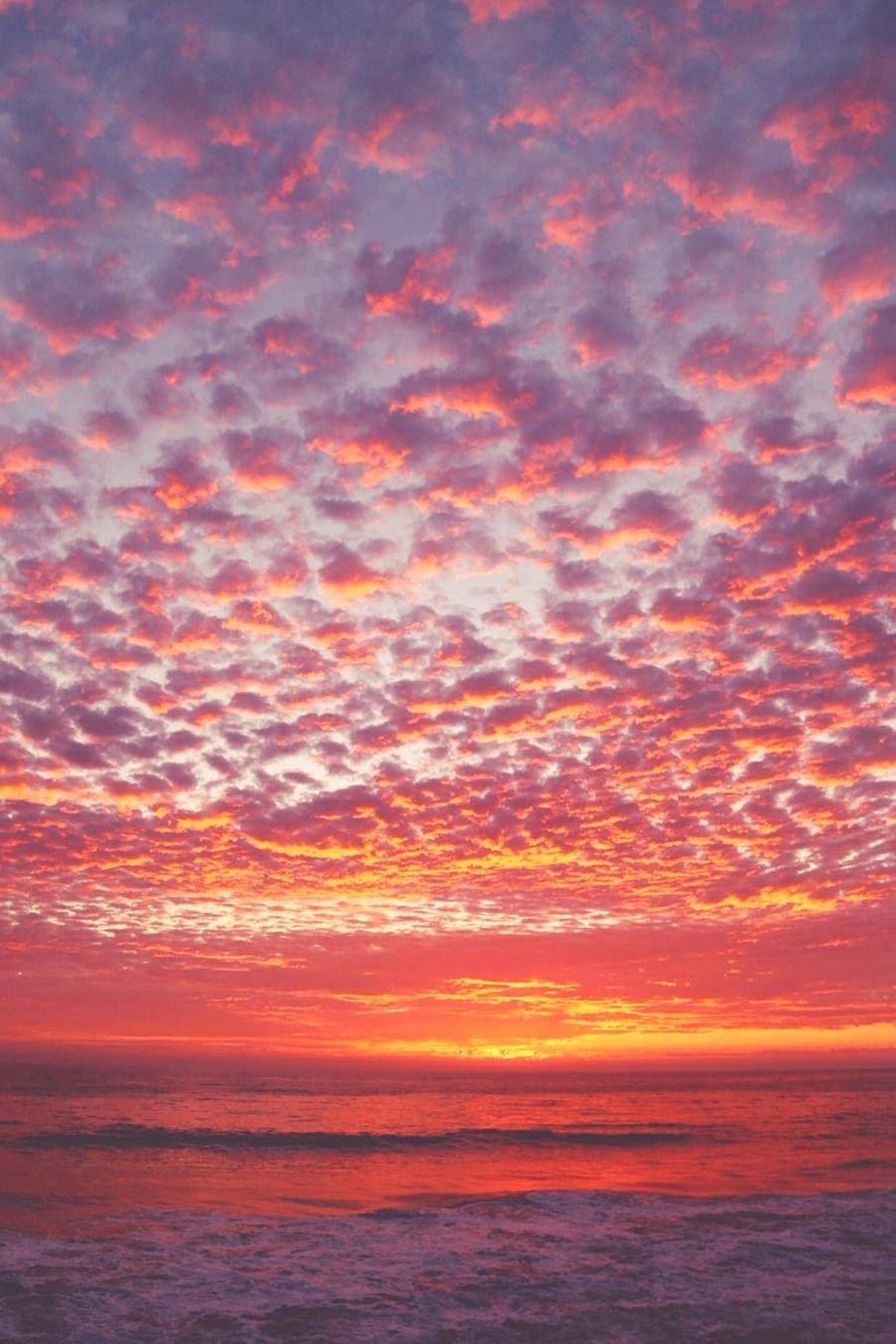 Закат за облаками