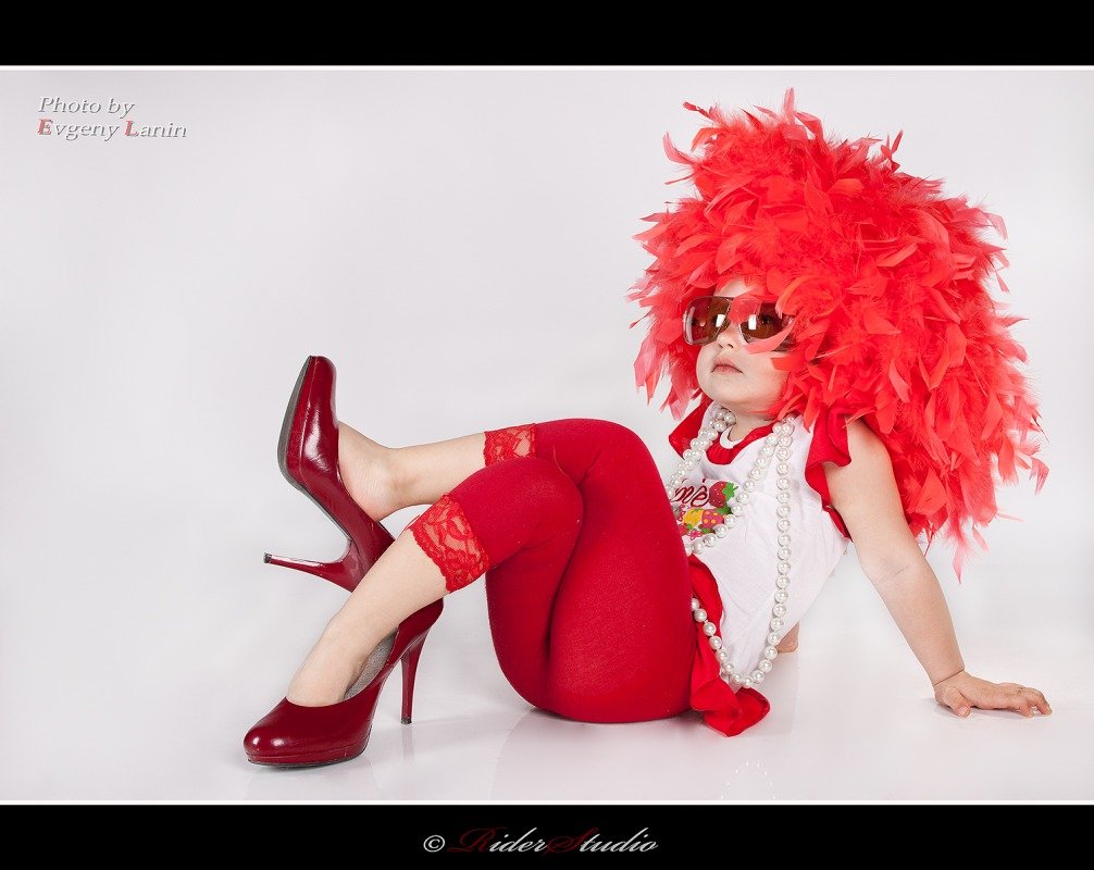 Смешные маленькие модницы