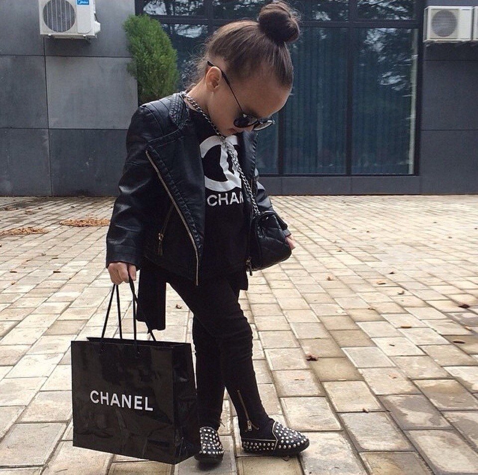 Крутая маленькая девочка