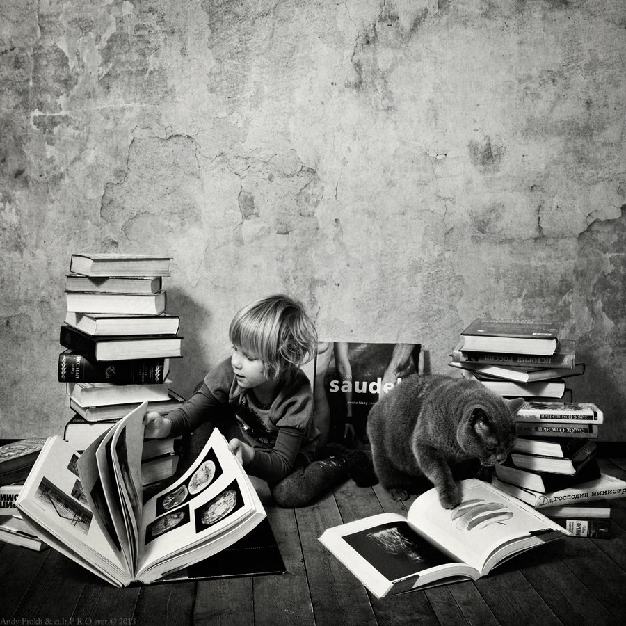 Фотосессия с книжкой на кровати