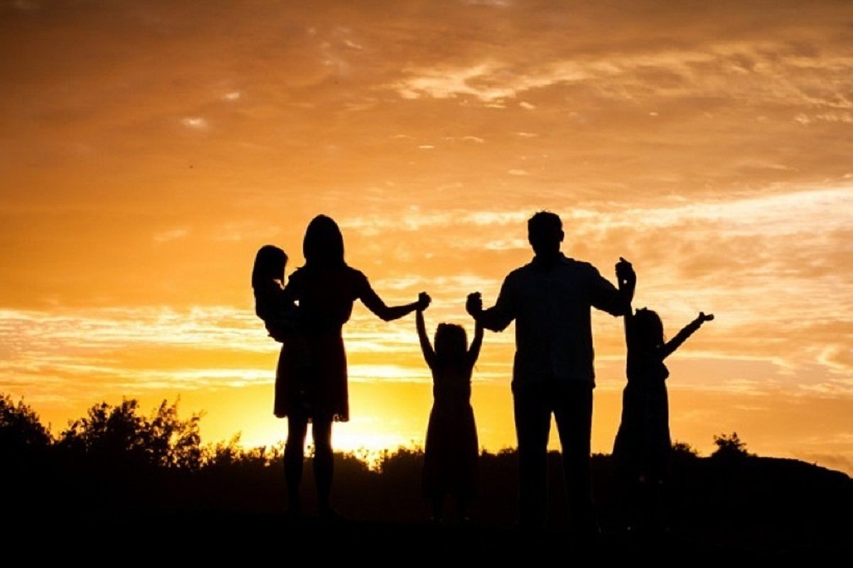 Семья на рассвете