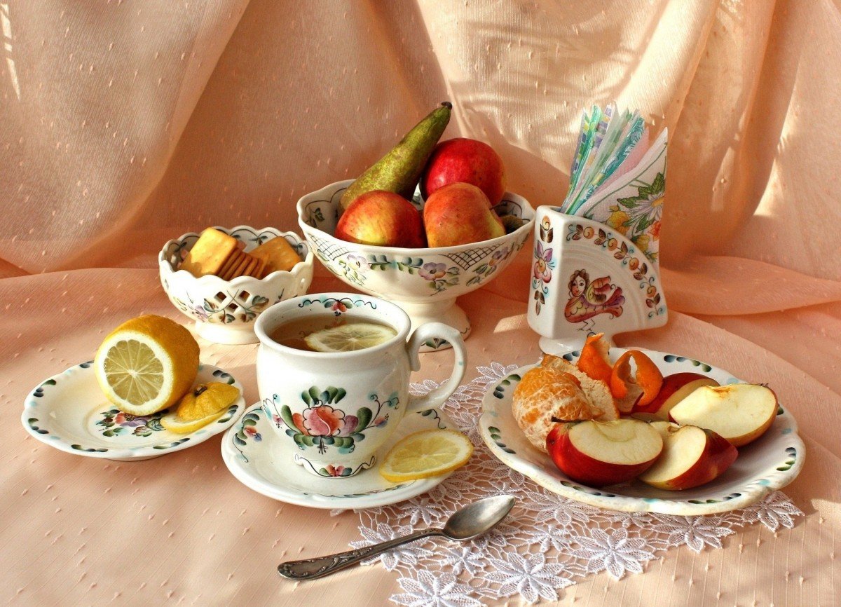 Завтрак чай с лимоном