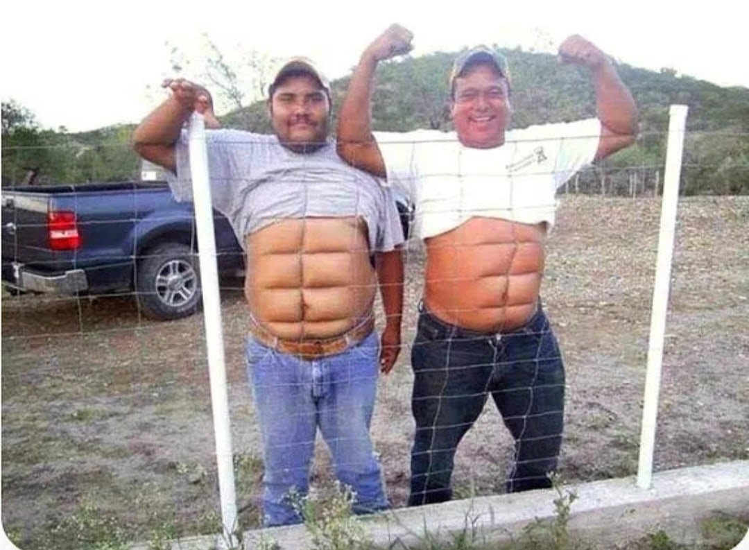 Пузо с кубиками пресса