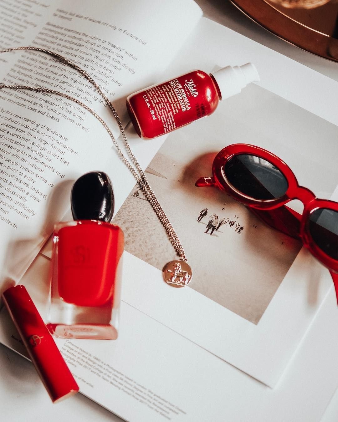 Красные предметы для эстетики