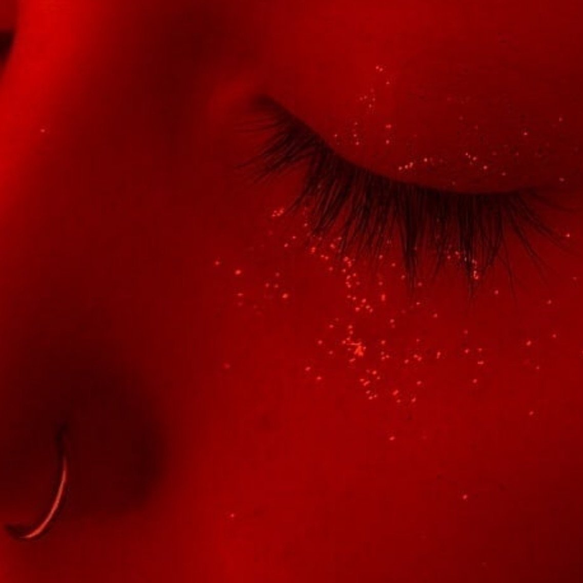 Эстетика красного девушка