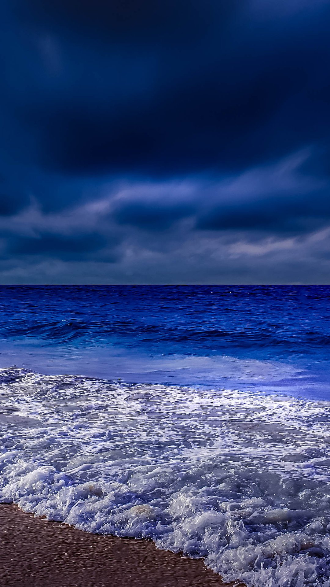 Голубое море