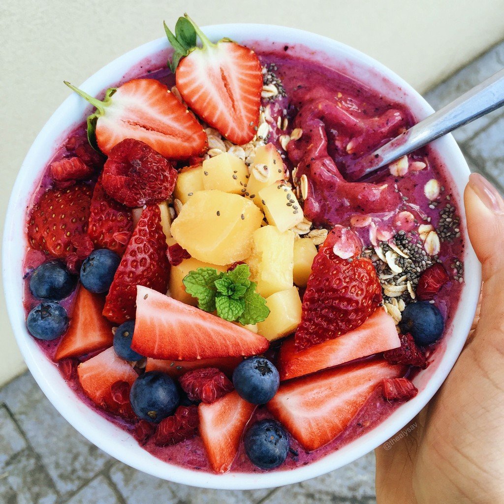 Красивый завтрак с фруктами