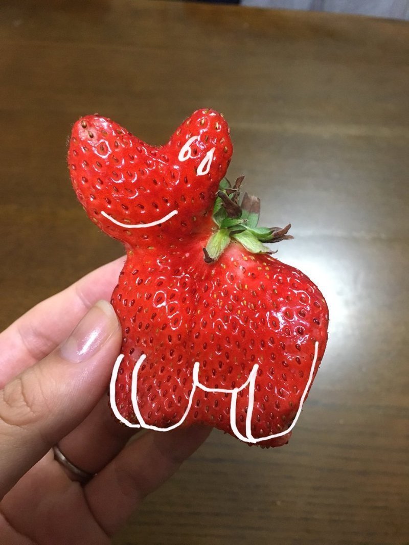 Котята и фрукты