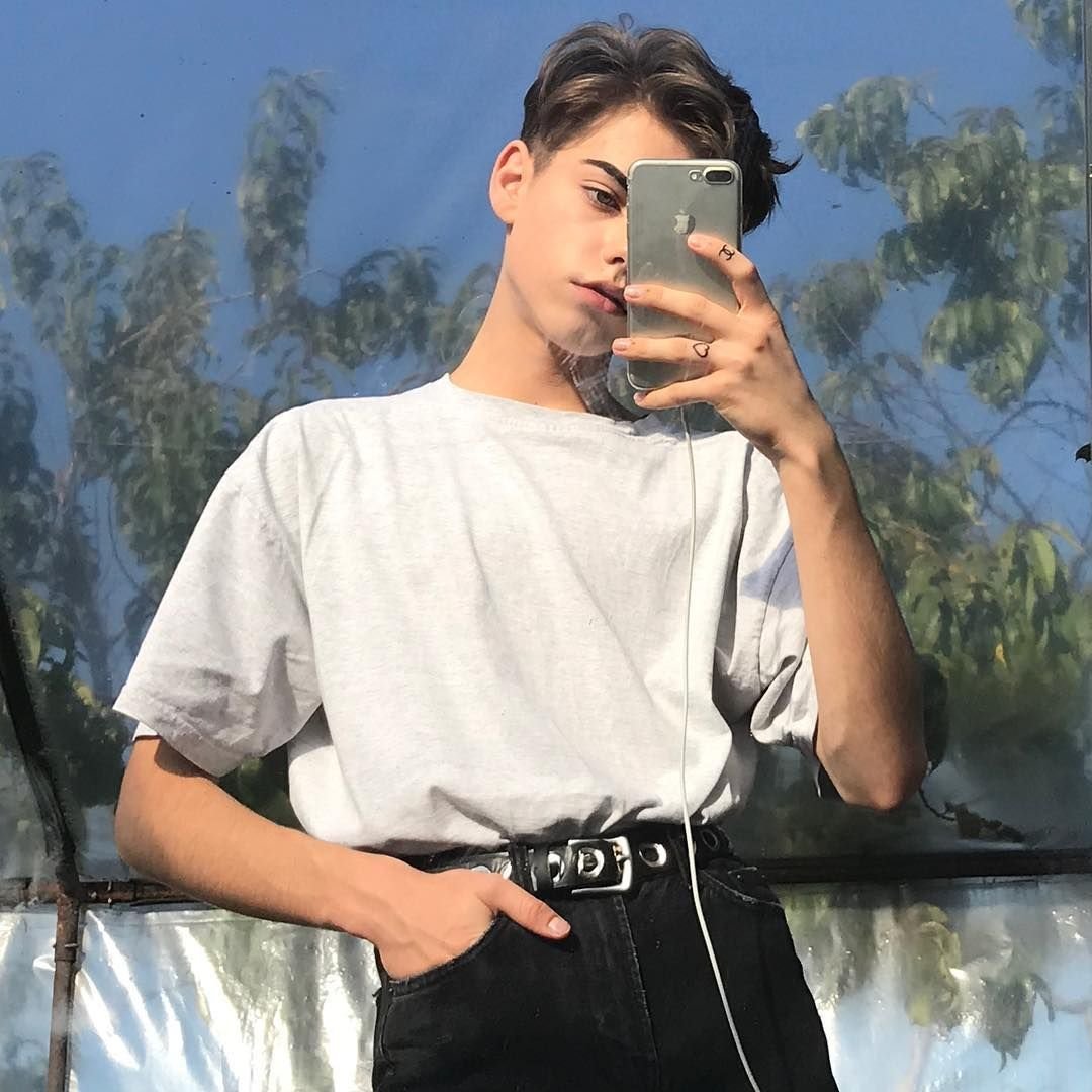 Альваро Мэл брюнет