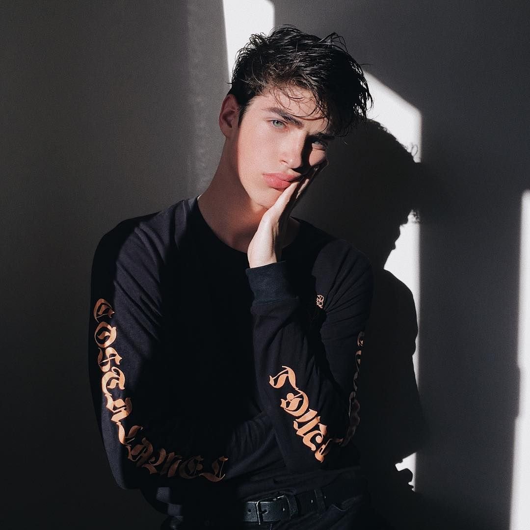 Ману Риос селфи