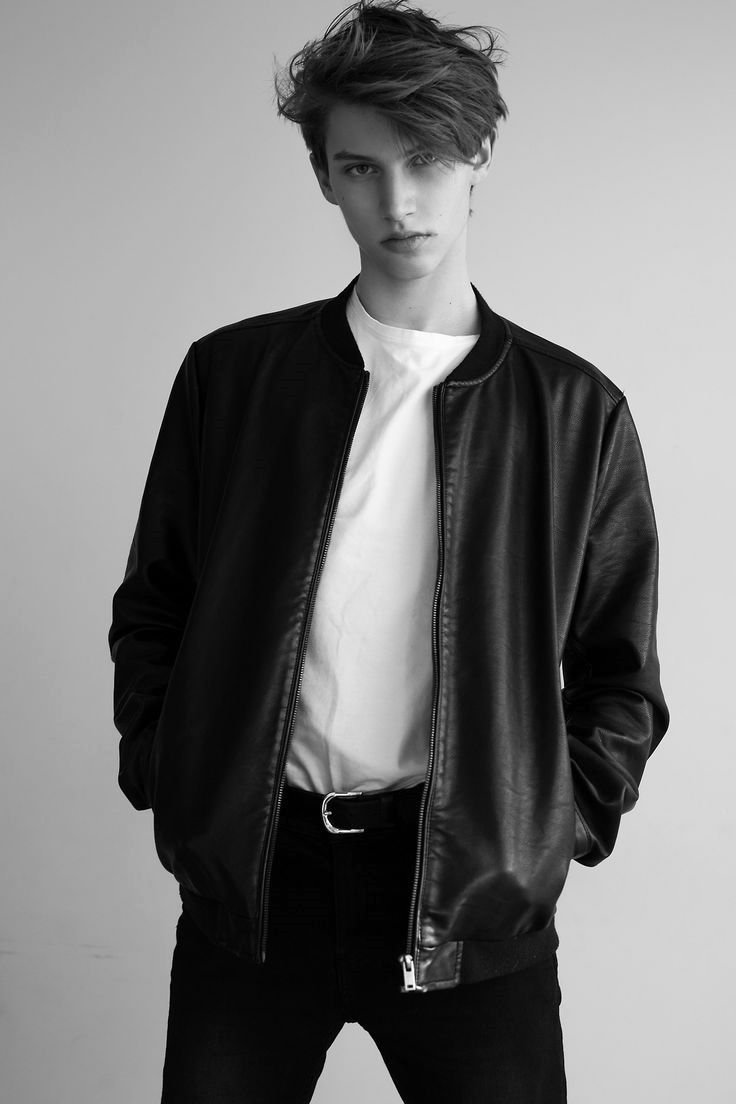 Ману Риос с сигаретой