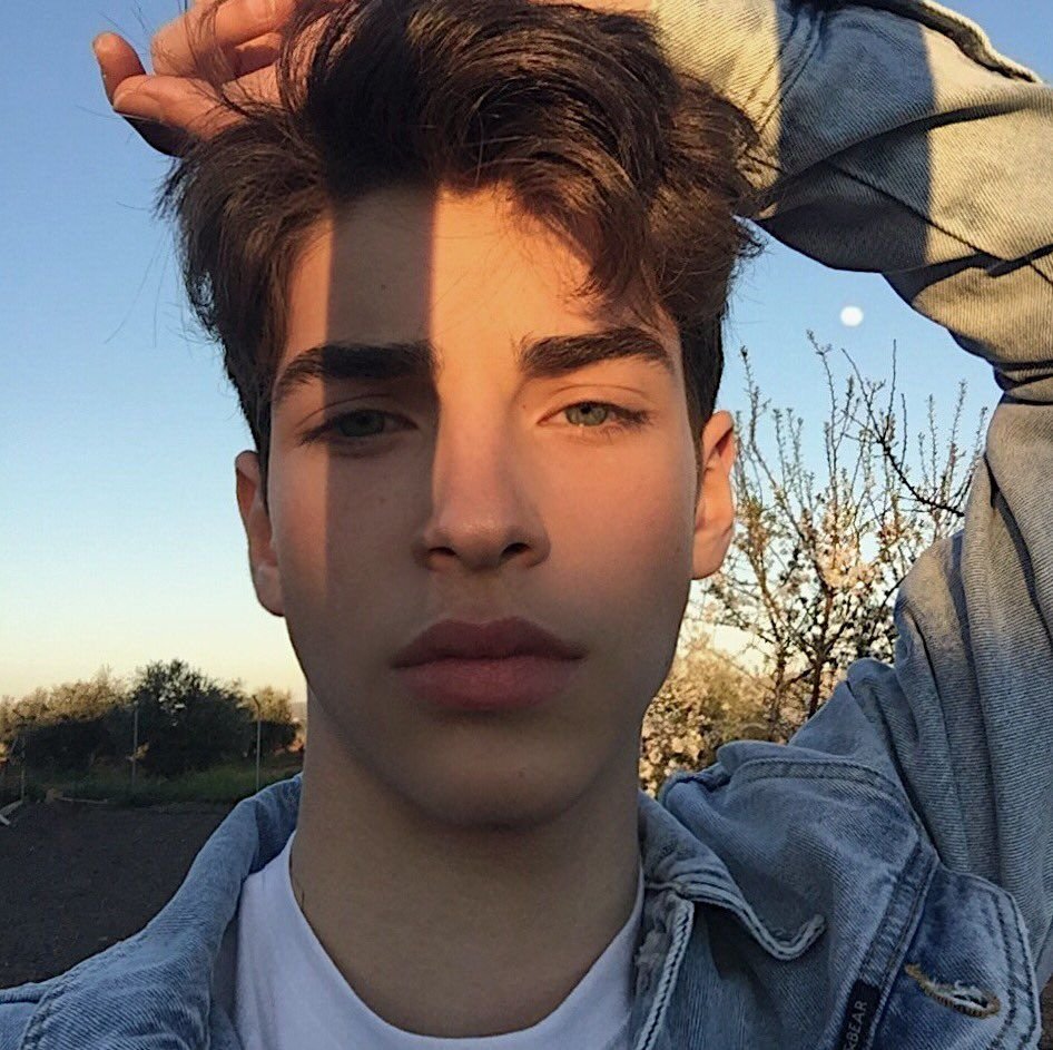 Ману Риос 16