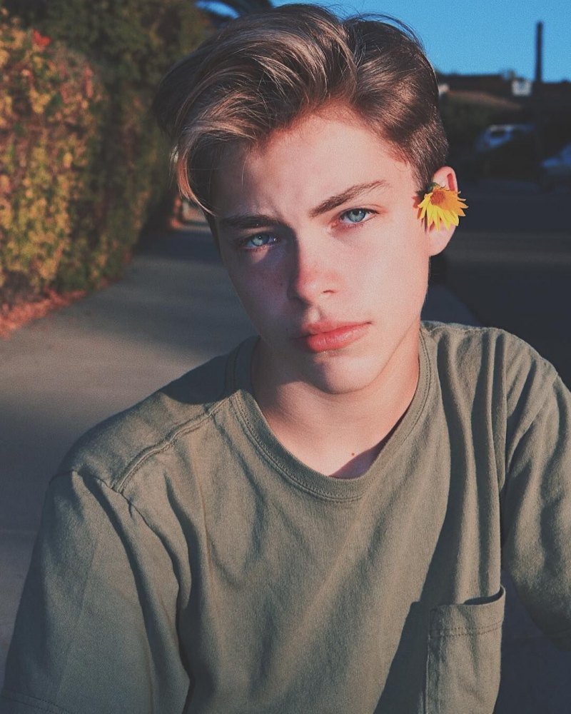 Парень и девушка мультяшные