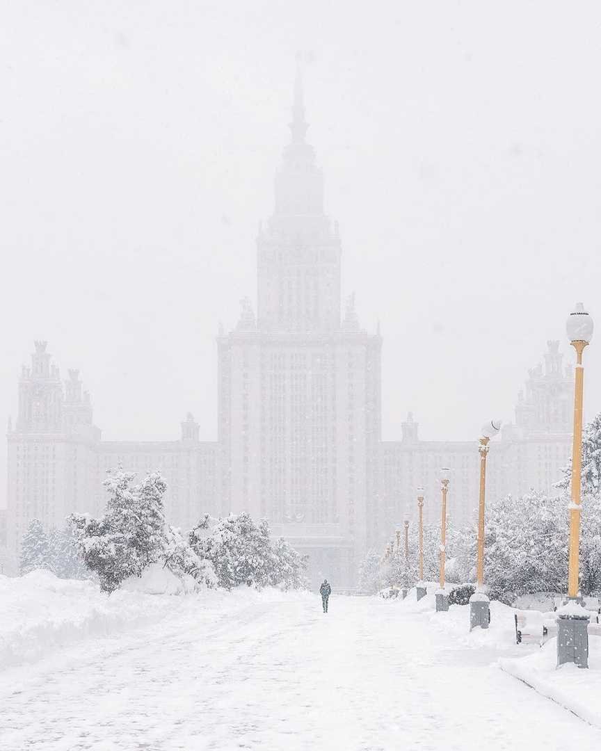 Снежное утро в Москве