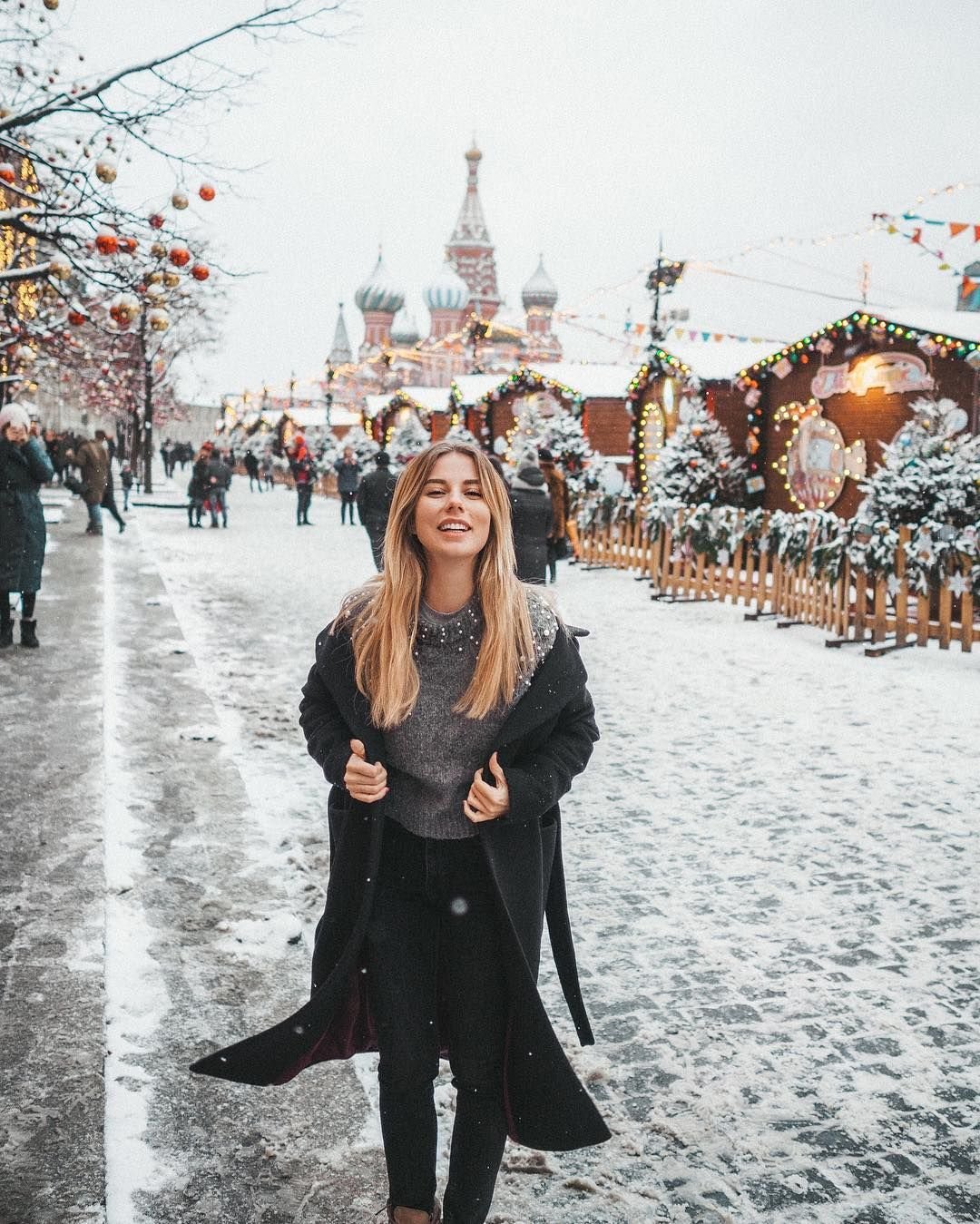 Девушка на красной площади