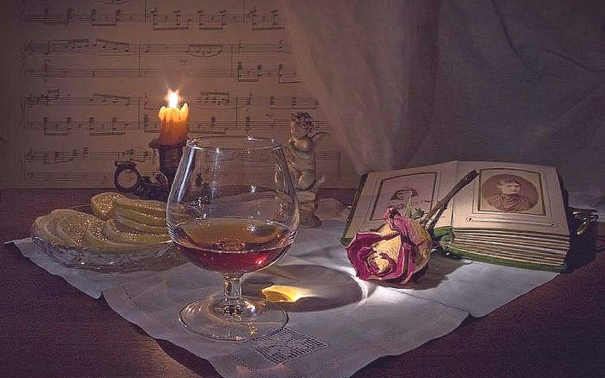 Цветы в вазе уют