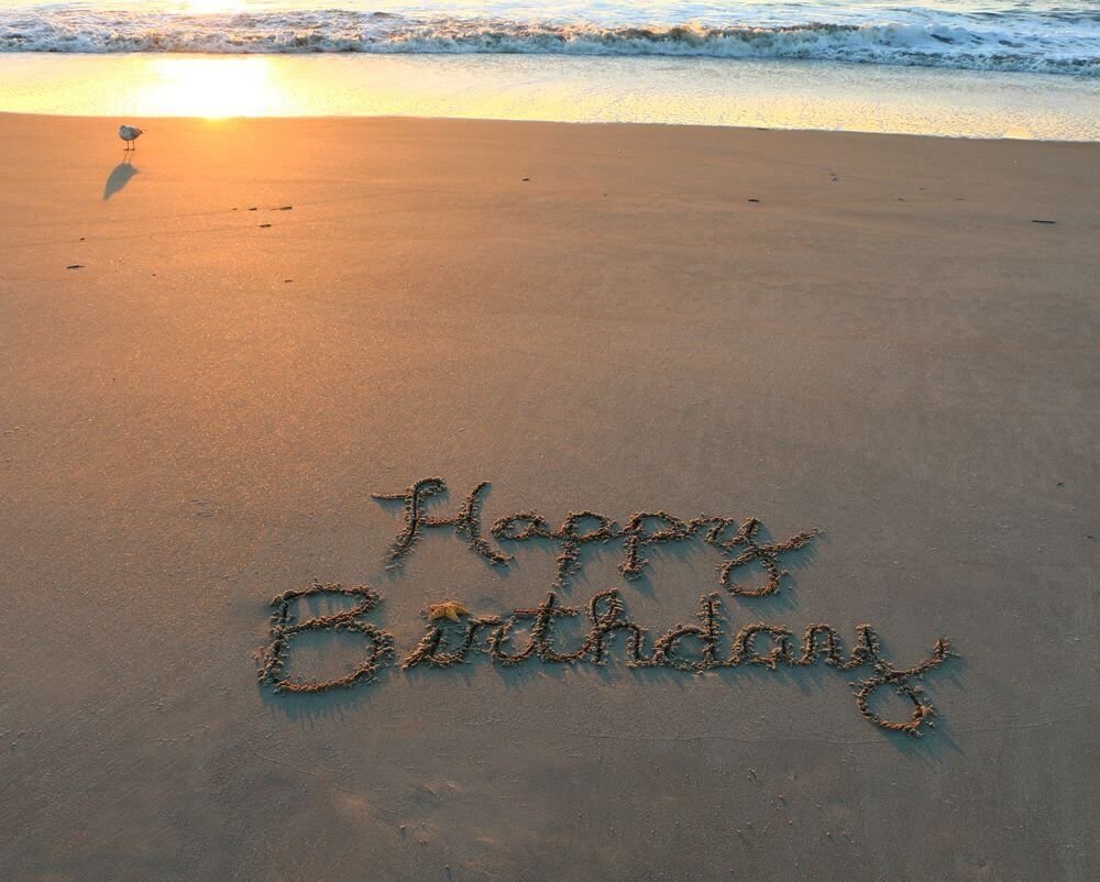 Happy Birthday на песке