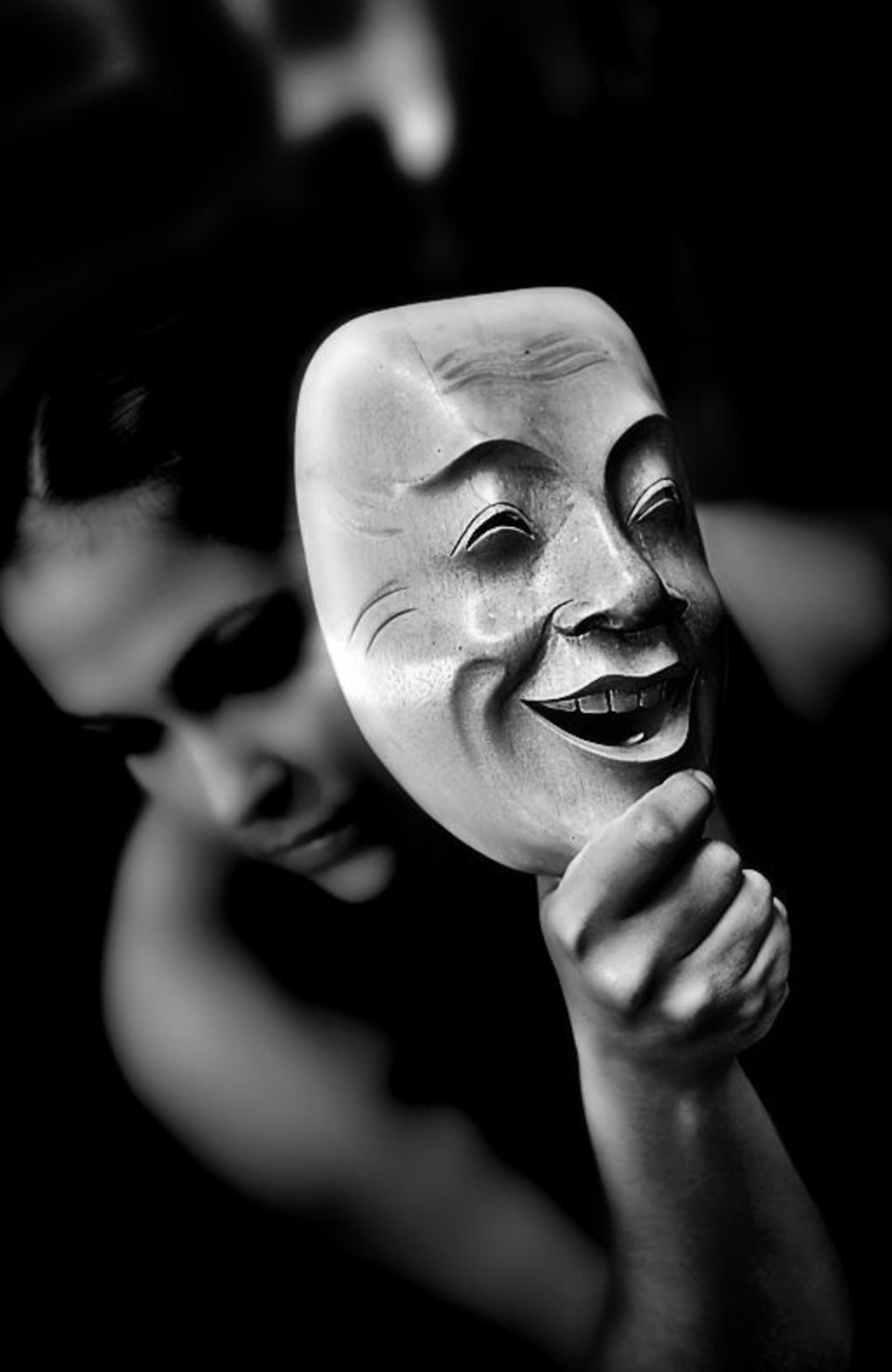 Человек за маской